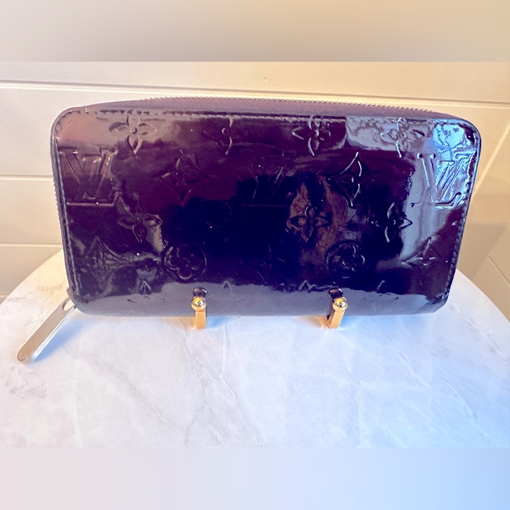 Louis Vuitton Vernis Amarante Zippy Wallet